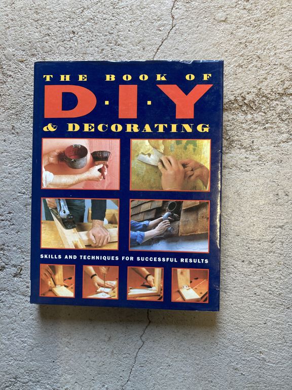 The Book of DIY and Decorating - Mike Lawrence