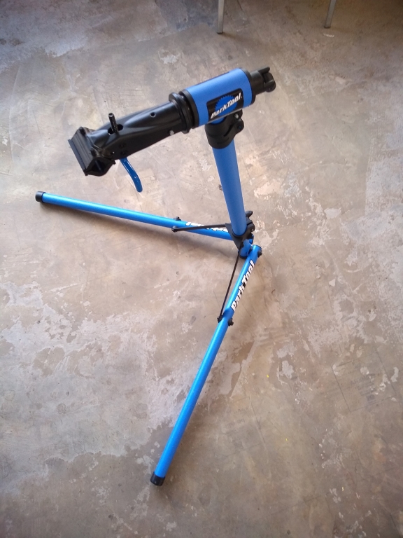 Bike maintenance stand