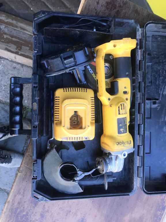 DeWalt cordless angle grinder (ETL0400)
