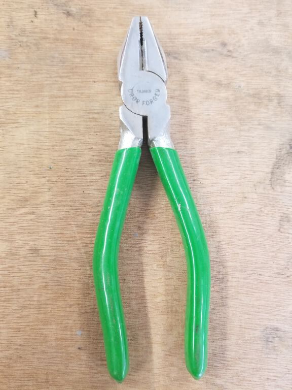 Mundelein Tool Library PLIERS LINEMAN (SMALL) (283)