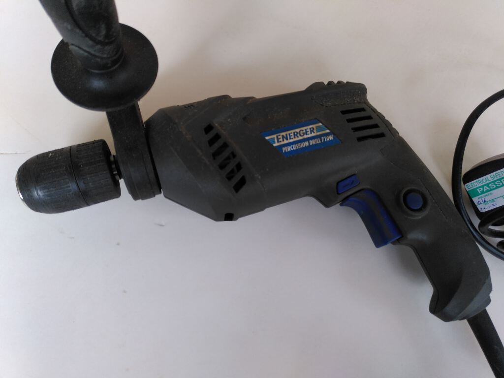 Corded hammer drill (710W)