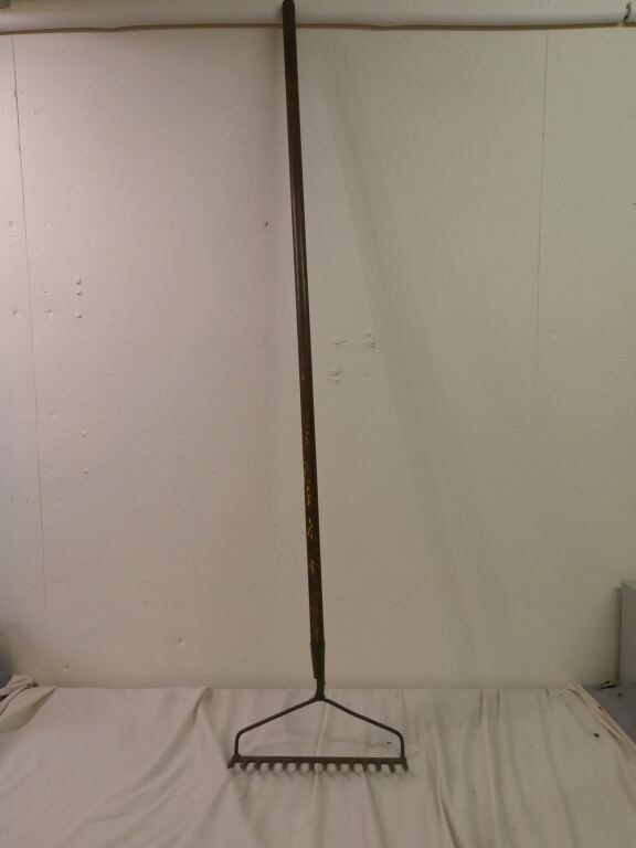 Garden rake (C-326)
