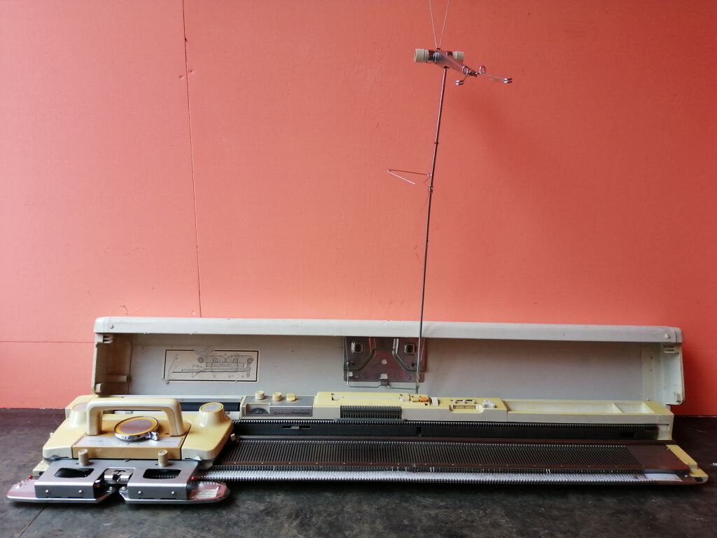 Knitting Machine