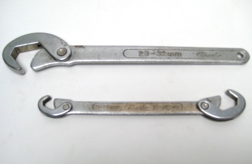 Tournevie Autoadjusting wrench set